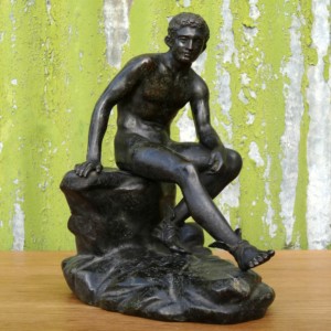 Bronze of seated Mercury (4)