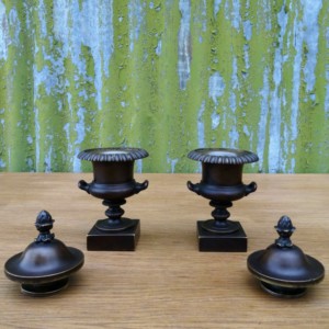 Bronze urns (2)