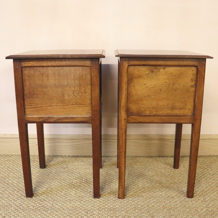 Pair of Gordon Russell Oak Bedside Chests (13)