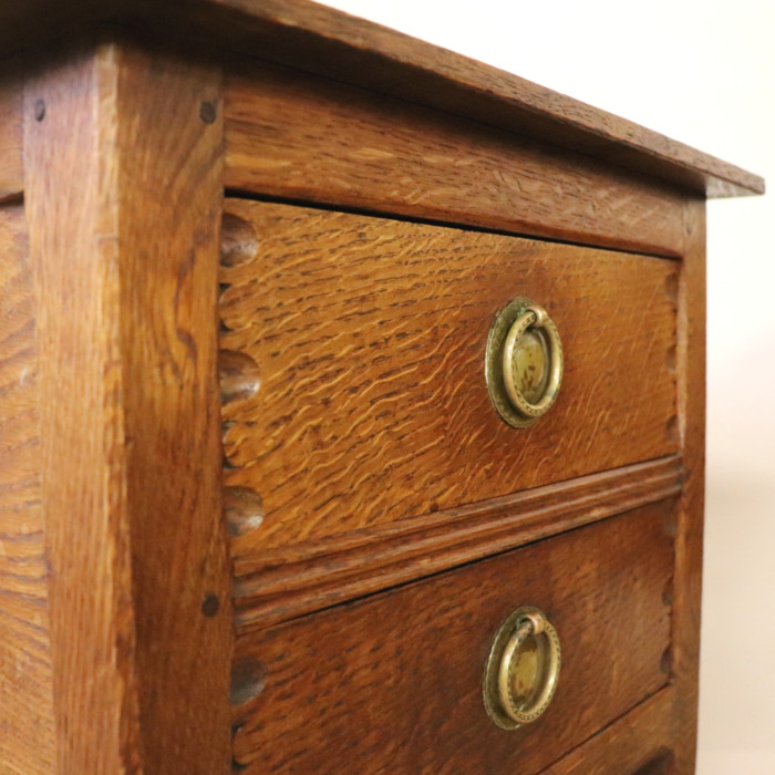 Pair of Gordon Russell Oak Bedside Chests (8)