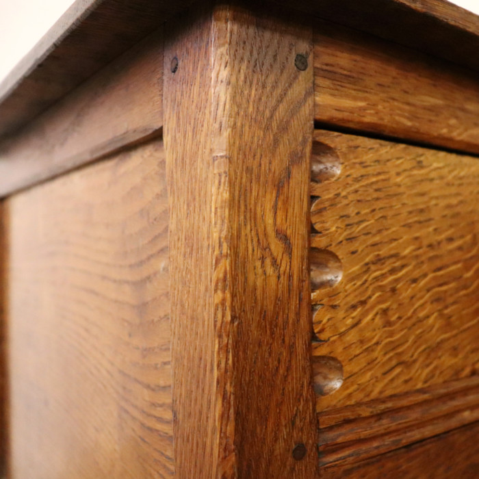 Pair of Gordon Russell Oak Bedside Chests (9)