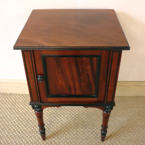 Bullock Bedside Table (11)