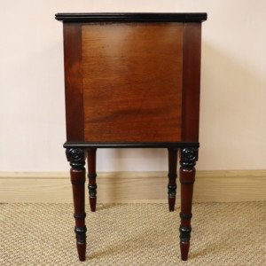 Bullock Bedside Table (16)