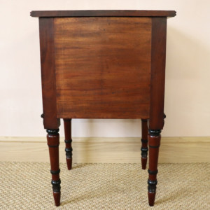 Bullock Bedside Table (17)