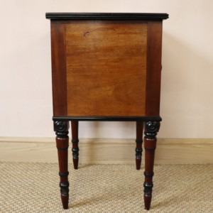 Bullock Bedside Table (18)