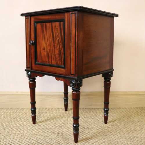 Bullock Bedside Table (9)