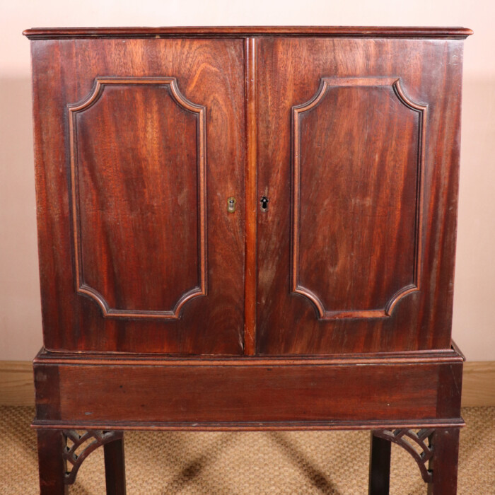 Chippendale Cabinet on Stand (7)