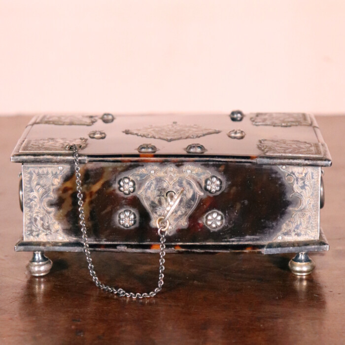 Batavian Tortoiseshell and Silver Box (1)