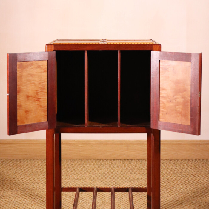 Chipping Campden Cabinet on Stand (5)