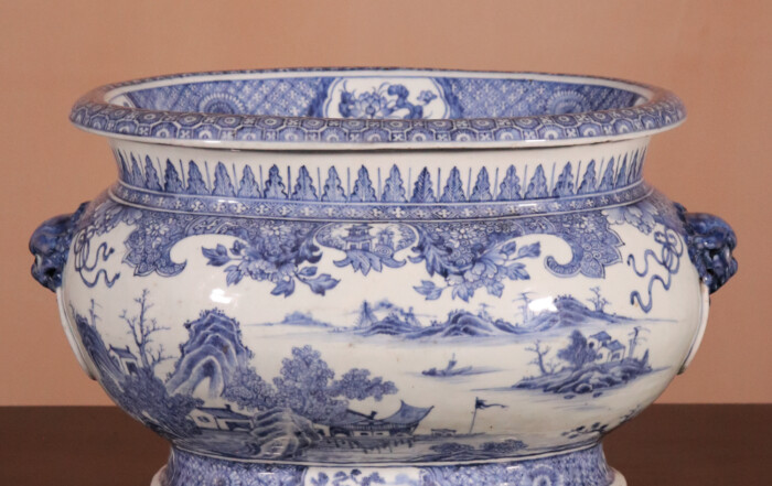 Large Chinese Wine Cistern (1)