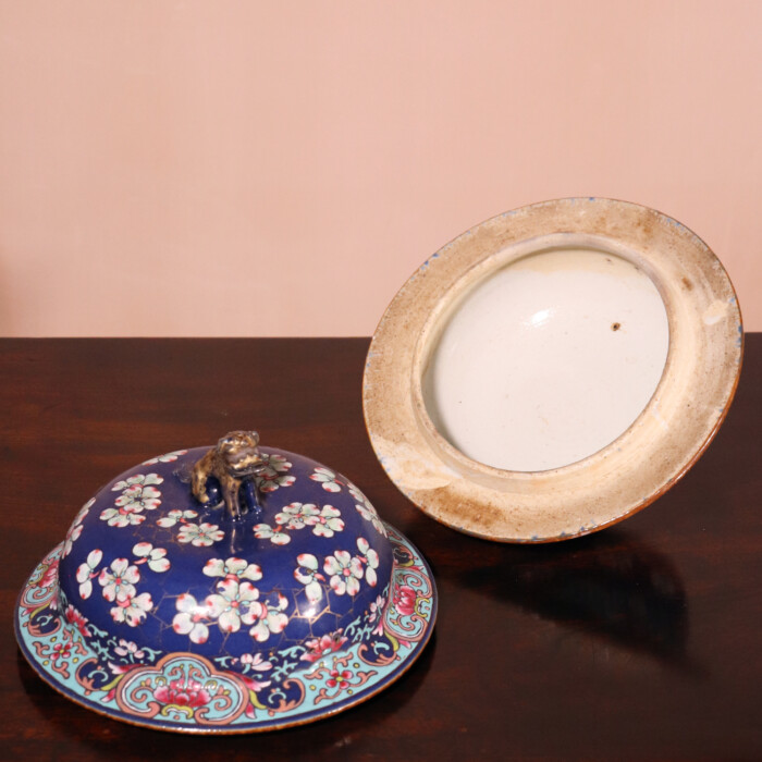 Large Pair Of Chinese Jars and Covers (9)