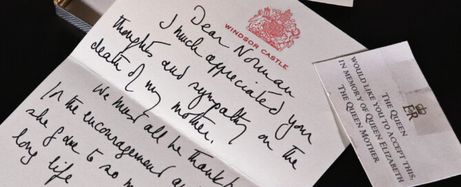 The Queen Mother’s Notelet Case (11)