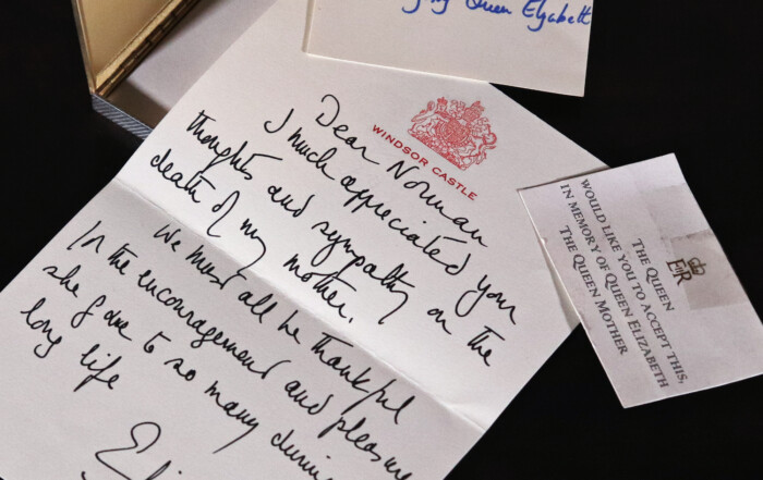 The Queen Mother’s Notelet Case (11)