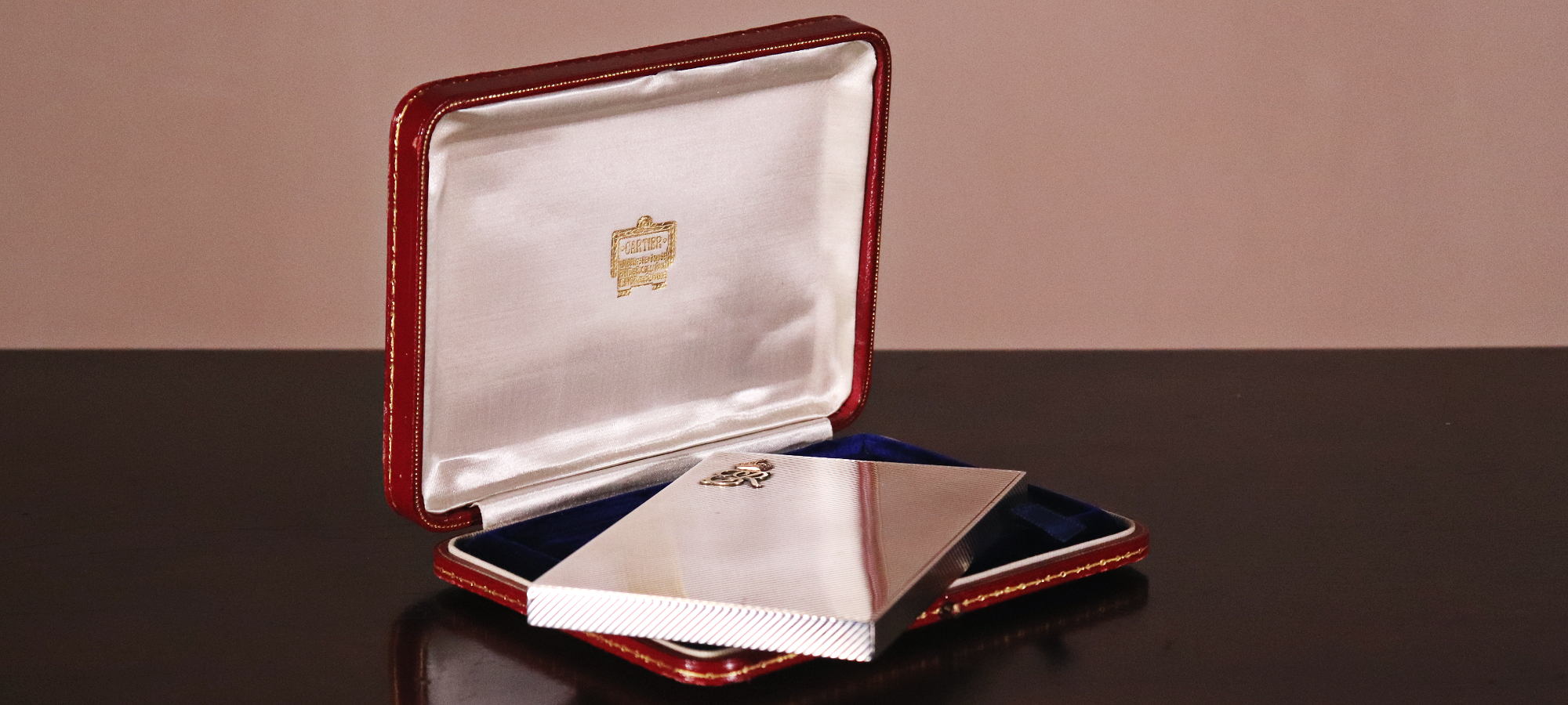 The Queen Mother’s Notelet Case (17) slider