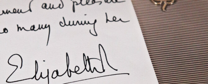 The Queen Mother’s Notelet Case (24)